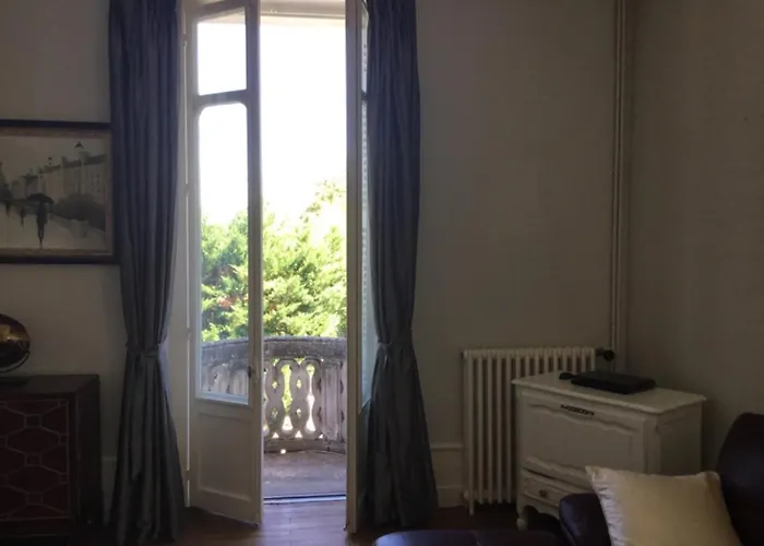 Stunning Chateau On The River Bank In Astier * Saint-Astier (Dordogne)