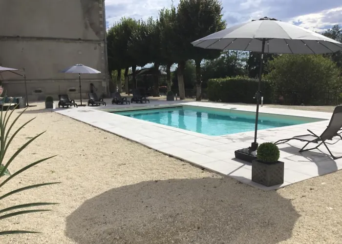 Stunning Chateau On The River Bank In Astier 别墅